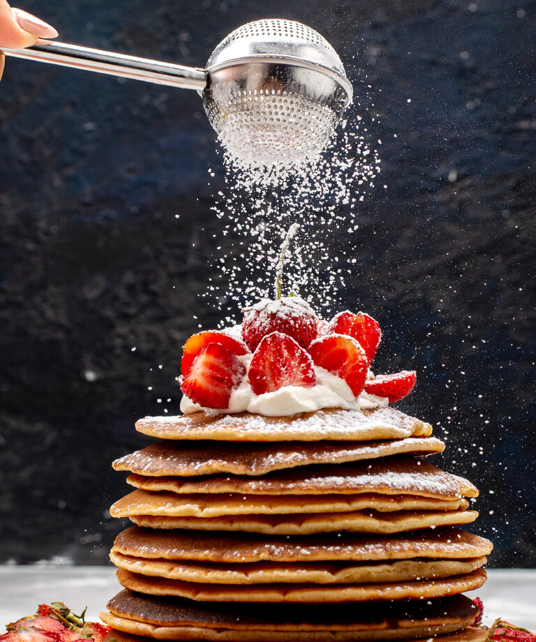 Kokosové lívance z ovesných vloček s jahodami a proteinem
