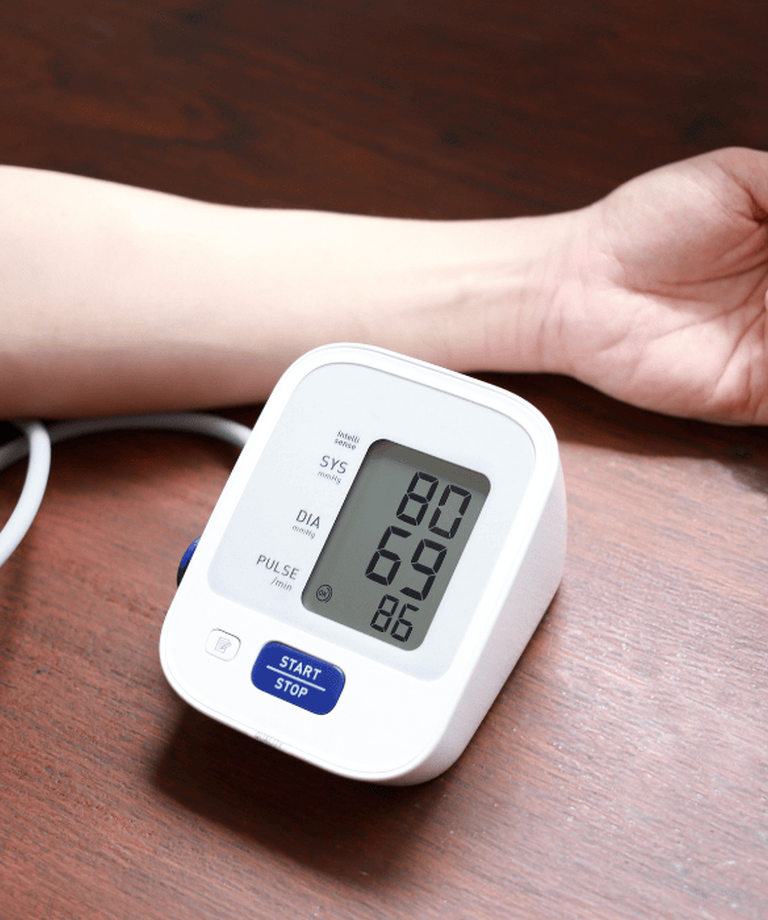 Co způsobuje nízký tlak a jak ho přirozeně zvýšit?