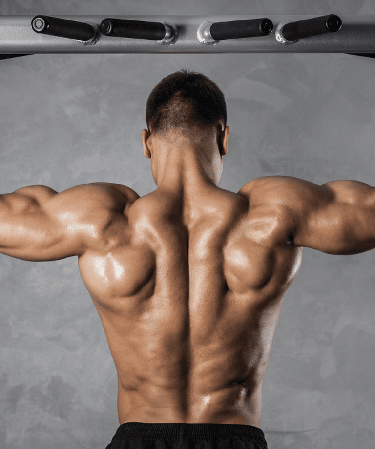 Zvládněte shyby na hrazdě a vybudujte si ocelová záda