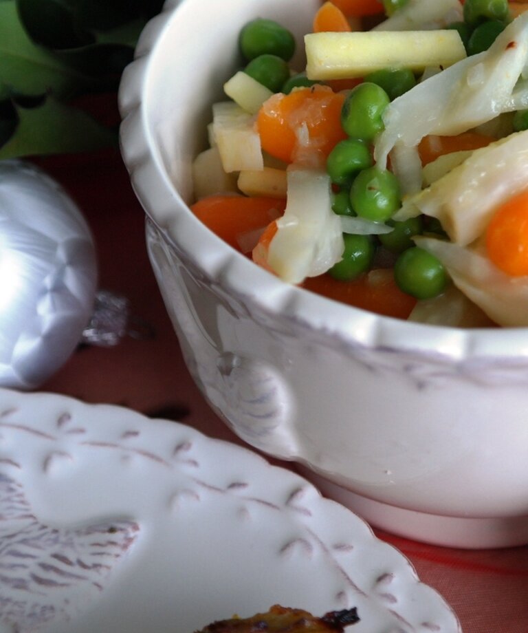 Vánoční salát s jablky 