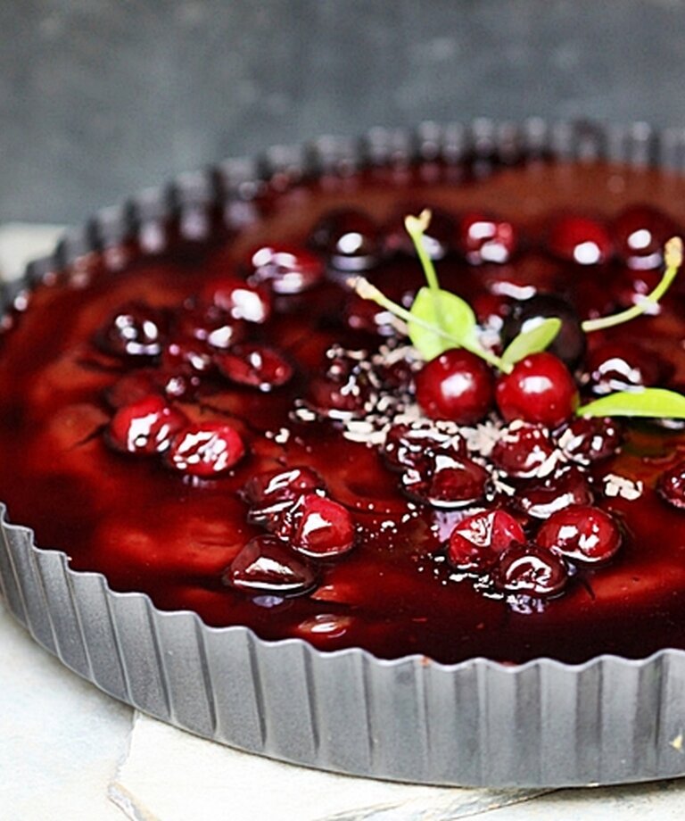 Mokrý kokosovo třešňový koláč